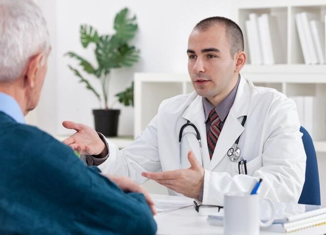 Para diagnosticar a prostatite, un home debe visitar un urólogo